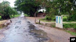 ဒီပဲယင္း တုိက္ခုိက္မႈအၿပီး ရန္ကုန္ အေျခစုိက္ အေမရိကန္သံ႐ုံး သြားေရာက္ အကဲခတ္ ႐ုိက္ကူးခဲ့စဥ္