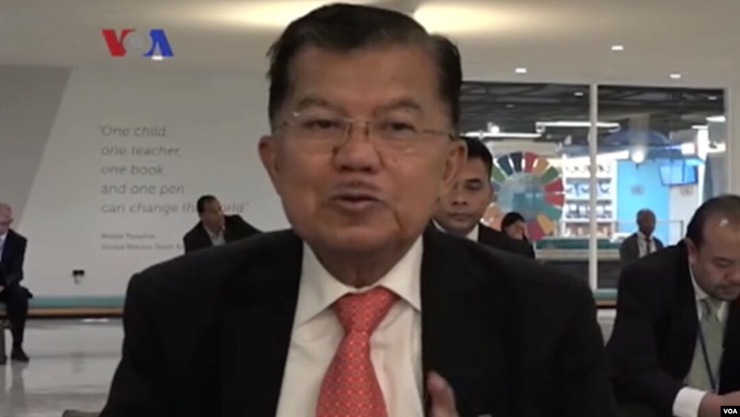 Wakil Presiden Jusuf Kalla mengatakan impor 500 ribu ton beras dilakukan untuk mengamankan stok Bulog.
