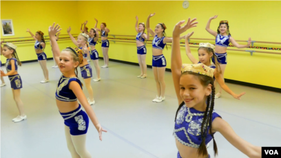 Aerobikada ayol chaqnaydi