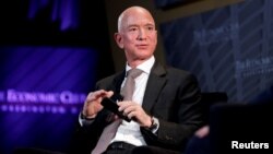 Ông chủ của Amazon - Jeff Bezos.