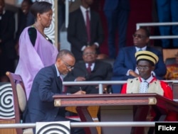 Perezida Paul Kagame na Perezida w’urukiko rw’ikirenga Sam Rugege
