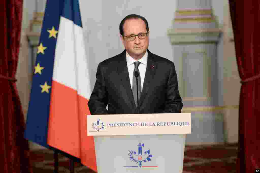 Shugaba Francois Hollande yana jawabi ga al&#39;ummar Faransa a bayan hare-haren ta&#39;addancin da kungiyar ISI ta ce ita ce ta kai a daren jumma&#39;a 13 Nuwamba, 2015. Shugaban ya ce duk mai hannu a wadannan hare-haren zai gwammace kida da rawa.