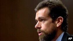 CEO Twitter Jack Dorsey memberikan kesaksian di hadapan Komite Intelijen Senat yang mendengar tentang 'Operasi Pengaruh Asing dan Penggunaannya atas Platform Media Sosial' di Capitol Hill, 5 September 2018, di Washington. (Foto: AP)