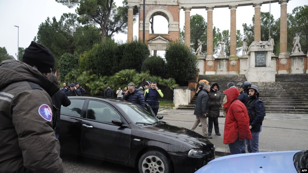 Crni Alfa Romeo osumnjičenog napadača 