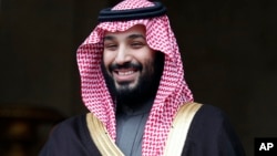 Putra mahkota Saudi, Mohammed bin Salman (foto: ilustrasi). Jamal Khashoggi, wartawan yang hilang, mengecam praktik korupsi keluarga kerajaan Saudi. 