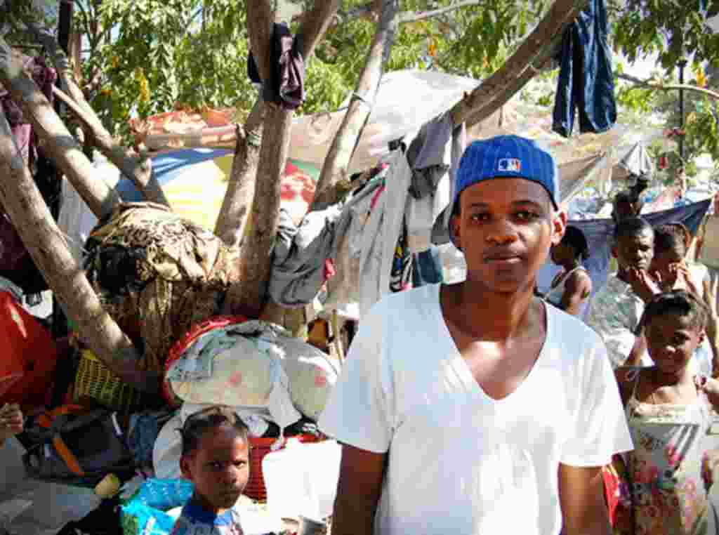 Bantuan Internasional Berlanjut di Haiti (Foto: B. Newhouse)