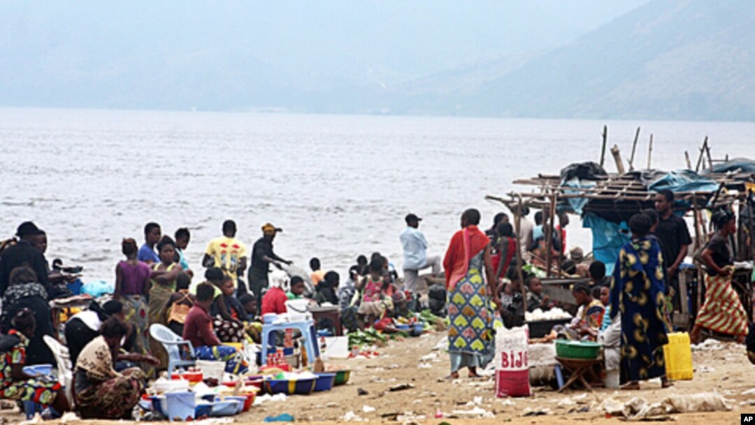 People gather at a market on July 21, 2011 on the banks of the Congo River near the village of Ngamanzo in the municipality of Maluku, Kinshasa province, an area under surveillance by medical officials for signs of cholera.