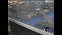 美国公众枪支管制争议新动态；无家可归者的福音；华人医生领先病毒研究。