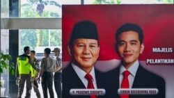 Poster pelantikan presiden terpilih Prabowo Subianto dan wakil presiden terpilih Gibran Rakabuming Raka, tampak terpasang di gedung DPR/MPR menjelang pelantikan, 18 Oktober 2024. (Foto: Bay Ismoyo/AFP)