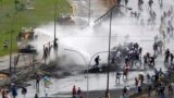 Abajejwe umutekano muri Venezuela, bariko barahangana n'abari mu myiyerekano.