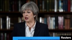 PM Inggris, Theresa May, menyampaikan pidato kampanyenya di London tengah, Inggris, 5 Juni 2017 (foto: REUTERS/Hannah McKay)