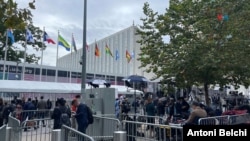 Ambiente en los exteriores de la sede de Naciones Unidas en Nueva York durante la celebración de la 79a Asamblea General.