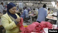 Otro grupo busca enviar a Cuba jabones y champús de muestra que la gente utiliza en los hoteles.