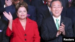 La presidenta de Brasil, Dilma Rousseff, y el secretario general de la ONU, Ban Ki-moon, al inaugurar la cumbre en Río de Janeiro.