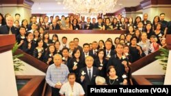 Thai Community’s volunteers in the DC gather to join hands in the making of cremation flower to honor HM the late King Bhumibol.