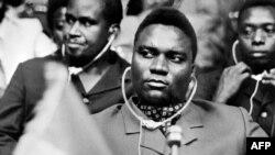 L'ancien président rwandais Juvénal Habyarimana lors d'une réunion à Kampala, Ouganda, le 3 août 1975.