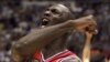 ARCHIVO - Michael Jordan celebra después de que los Chicago Bulls derrotaron a los Utah Jazz 87-86 en el sexto juego de la final de la NBA para ganar su sexto campeonato el 14 de junio de 1998 en Salt Lake City, Utah. 