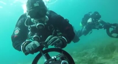 Прво нуркање со подводни скутери во Охрид