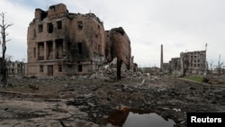 TƯ LIỆU: Khung cảnh cho thấy các cơ sở bị phá hủy của nhà máy thép Azovstal ở thành phố cảng phía nam Mariupol, Ukraine, ngày 22 tháng 5 năm 2022.