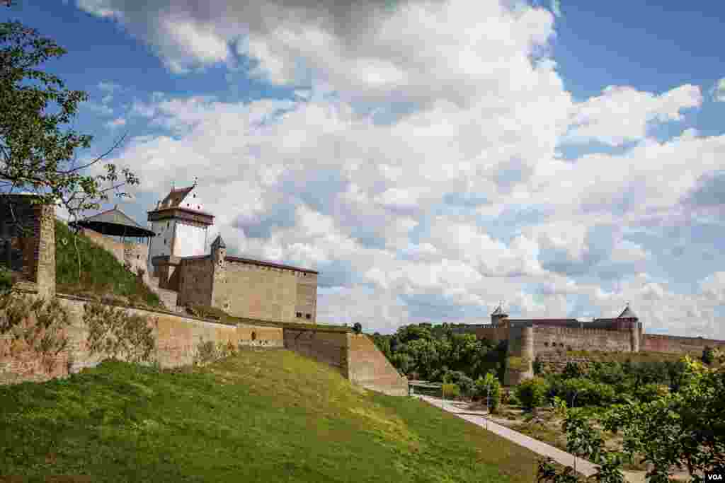 Symbolizing the millenial military confrontation between East and West in Estonia, a Swedish-built fortress stares across the Narva River at a Russian-built fortress in Ivangorod, Russia. (Vera Undritz)