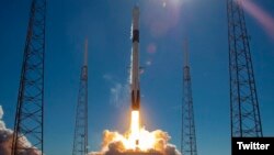 Vigésimo lanzamiento del cohete Falcon 9 de Space X el 5 de diciembre de 2018, cuando puso en órbita una cápsula Dragon que llevó suministros a la Estación Espacial Internacional.