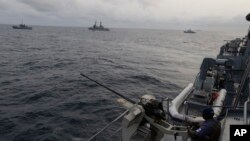 Un officier de la marine nigériane, sur la côte de Lagos, le 27 mai 2016.