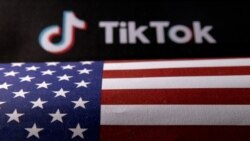 美國國旗和TikTok的標誌。