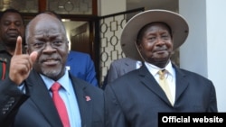 Rais Magufuli na Rais Museveni