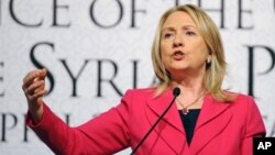 La secretaria de Estado de Hillary Clinton se mostró preocupada de que los actos de violencia alcancen a la misión de observación.