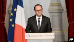 El presidente francés, François Hollande, prometió el sábado, 14 de noviembre de 2015, atacar sin piedad a ISIS.