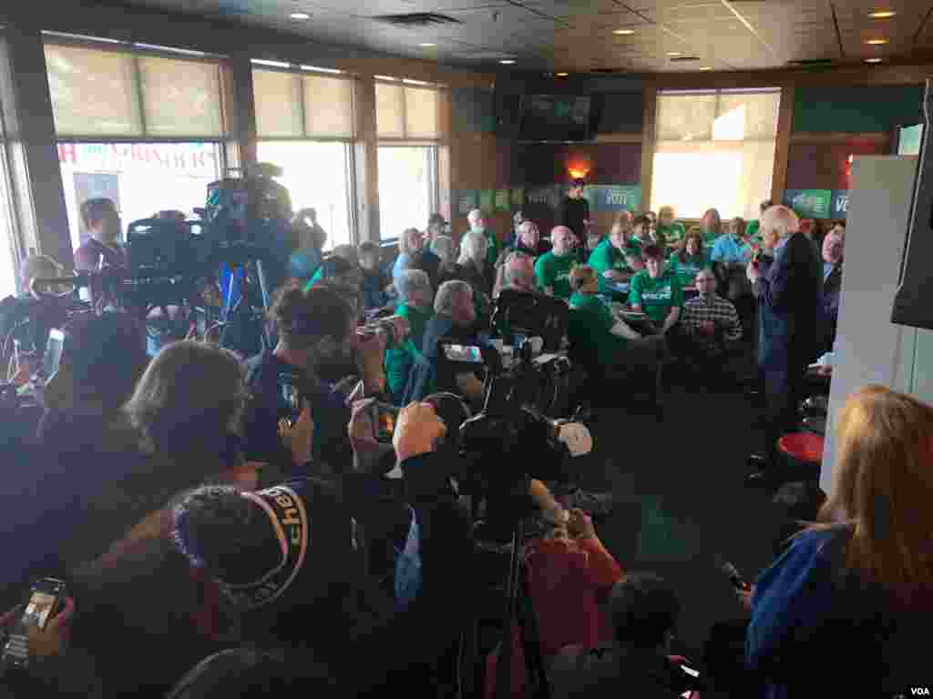 Democratic presidential candidate Sen. Bernie Sanders speaks at an event at the Tavern Bar &amp; Grill in West Des Moines, Iowa, Feb. 1, 2020. (K. Farabaugh/VOA)