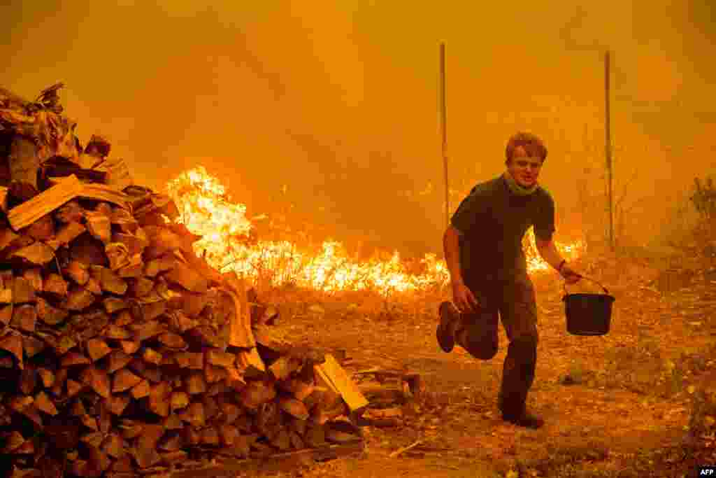 عکسی از ادامه آتش سوزی در نزدیکی کلیرلیک در کالیفرنیای آمریکا