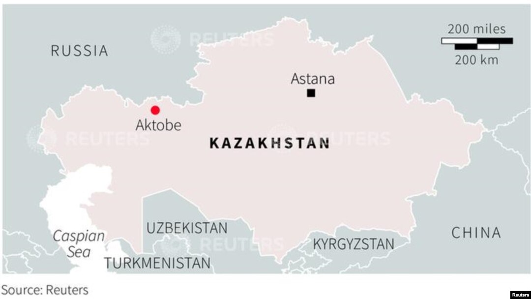 Rasmiy ma'lumotlarga ko'ra, 5-iyun kuni Aktobe shahrida 30 yaqin kishi qurol do’konlariga bostirib kirgan, keyin esa harbiy qismga tegishli qurol- yarog’ omboriga hujum uyushtirgan.