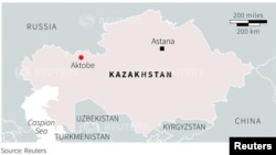 Rasmiy ma'lumotlarga ko'ra, 5-iyun kuni Aktobe shahrida 30 yaqin kishi qurol do’konlariga bostirib kirgan, keyin esa harbiy qismga tegishli qurol- yarog’ omboriga hujum uyushtirgan.