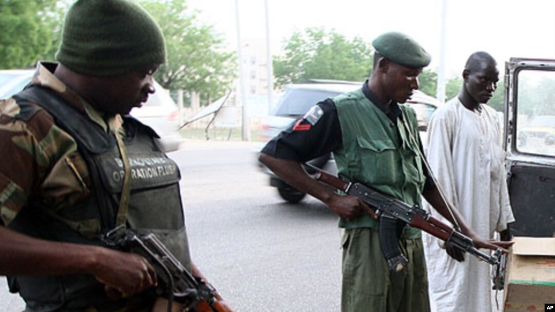 Jami'an tsaro suke sintiri a birnin Maiduguri.