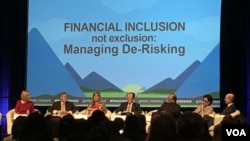 Menteri Keuangan Sri Mulyani Indrawati dalam pertemuan Bank Dunia dan Dana Moneter Internasional (IMF) di Washington, DC (7/10). (VOA/Eva Mazrieva)