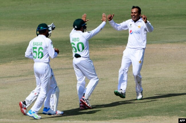 پاکستان کی جانب سے نعمان علی نے دوسری اننگز میں پانچ وکٹیں حاصل کیں۔