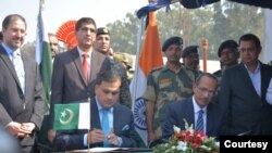 Pakistani and Indian foreign ministry officials signed the border crossing agreement to facilitate Indian Sikh pilgrims in Kartarpur, Pakistan, Oct 24, 2019.