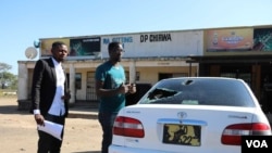 Opponents smashed windows of cars belonging to organizers of Malawi election protests, in Blantyre, July 5, 2019. (L. Masina/VOA)