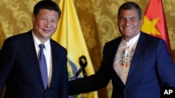 Los presidentes Xi Jinping y Rafael Correa se reunieron en Ecuador el 17 de noviembre de 2016.