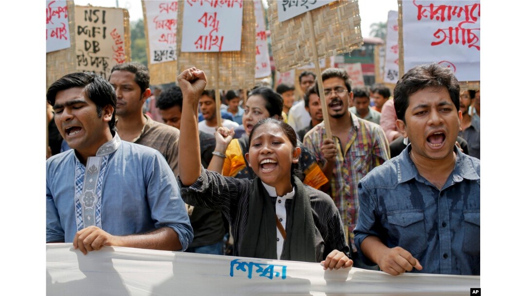 Bangladeshi youth shout slogans as they protest the killing of Faisal Arefin Deepan, a publisher of secular books, in Dhaka, Bangladesh, Nov. 1, 2015.