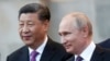 ARCHIVO - Los presidentes de Rusia, Vladimir Putin y su homólogo chino Xi Jinping captados durante ceremonia de 10 años de la Ruta de la Seda en Beijing, China, el 17 de octubre de 2023.