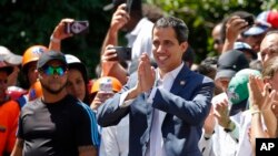 Guaidó, quien se declaró presidente encargado de Venezuela en enero y ha sido reconocido por docenas de países, también reveló que ya tendría la locación del segundo centro de acopio, en Roraima, Brasil. 