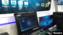 在北京举办的国际警备警用装备博览会上，北京海鑫科金高科技公司的扫描仪，他们的桌面和便携式电话扫描仪能获取脸书和推特上被删除的信息（2018年5月15日）。