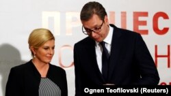 Arhiva - Predsednica Hrvatske Kolinda Grabar-Kitarović i predsednik Srbije Aleksandar Vučić na sastanku zemalja procesa Brdo-Brioni u Skoplju, 27. aprila 2018. (Foto: Ognen Teofilovski/REUTERS)