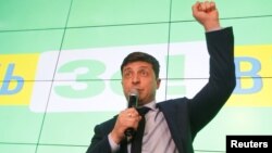 Ukrainian comic actor and presidential candidate Volodymyr Zelenskiy delivers a speech following the announcement of the first exit poll in a presidential election at his campaign headquarters in Kyiv, Ukraine March 31, 2019.