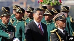 Perezida Xi Jinping, w'Ubushinwa yamaze kugera muri Afurika y'Epfo ahabera inama ya BRICS.