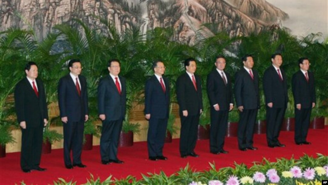 中共17大後九常委亮相，左一為當時的公安部長周永康