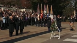 副总统彭斯向无名烈士墓献花圈