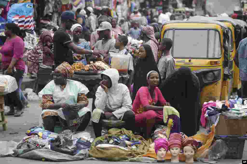 Gwamnatin Najeriya ta tsame hannunta daga kayyade darajar Naira.